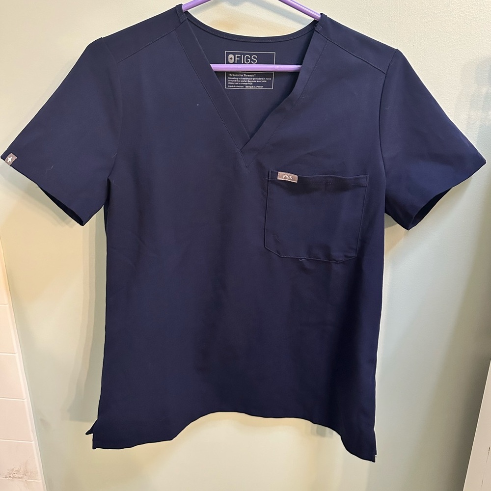 Figs scrub top